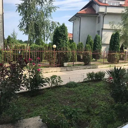 Апартамент Нанков ブルガス